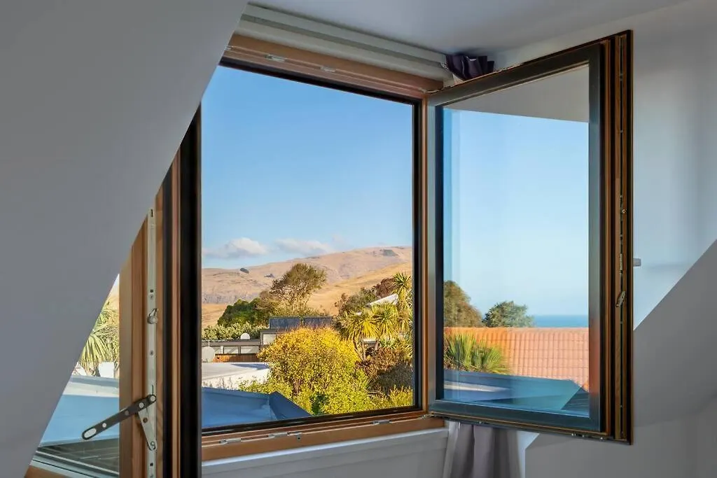 Sunrise Serenity With Hot Tub Christchurch Villa